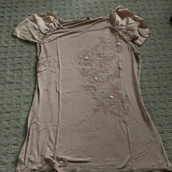 RW&CO beautiful flower detailing tee - Picture 1 of 8